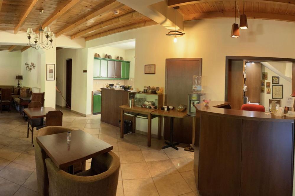 Guesthouse Teloni 비티나 외부 사진