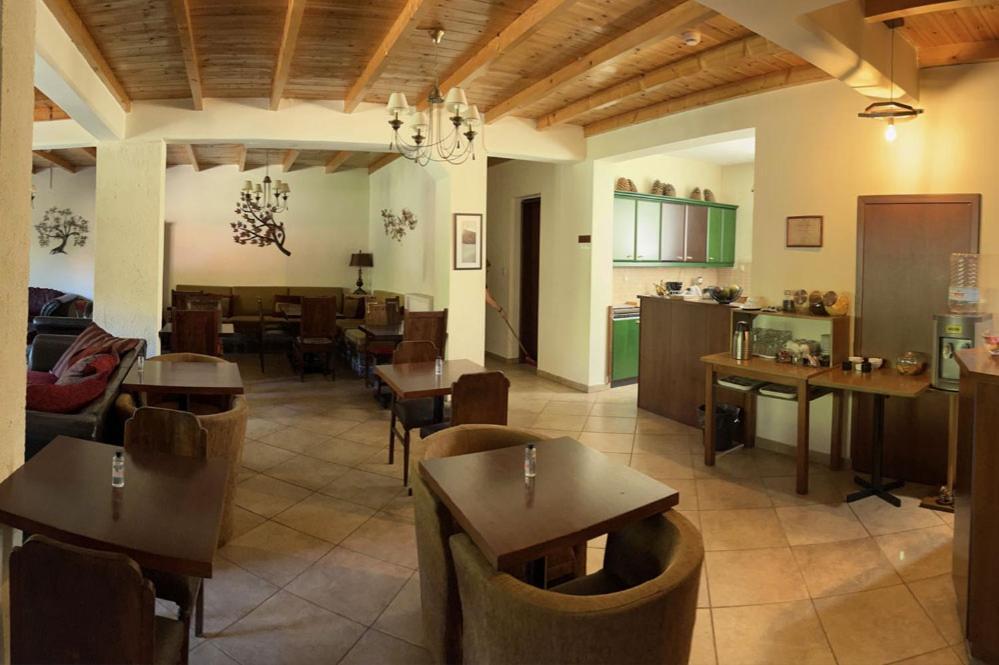 Guesthouse Teloni 비티나 외부 사진
