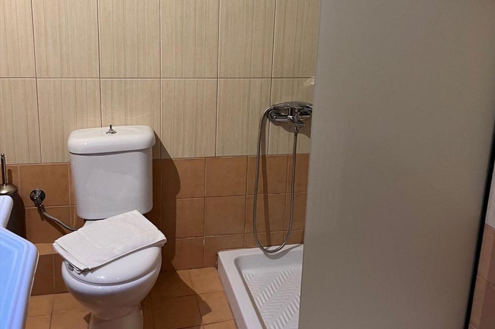 Guesthouse Teloni 비티나 외부 사진