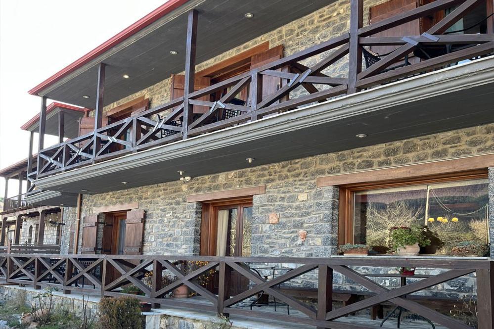 Guesthouse Teloni 비티나 외부 사진