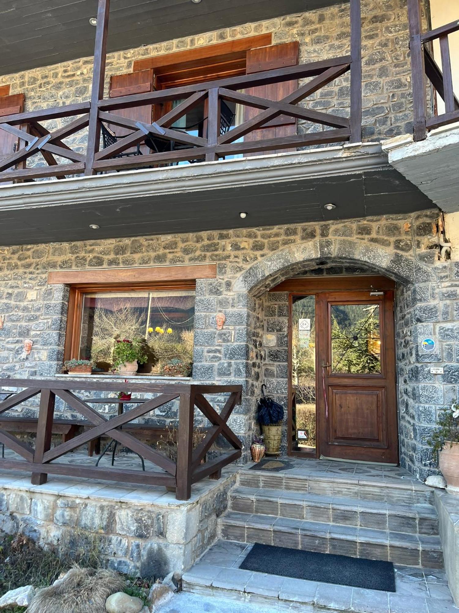 Guesthouse Teloni 비티나 외부 사진